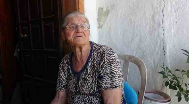 Yaşlı kadından evini soyan hırsızlara &ccedil;ağrı
