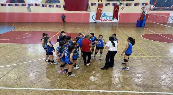 ANALİG voleybol yarı final m&uuml;sabakaları başladı
