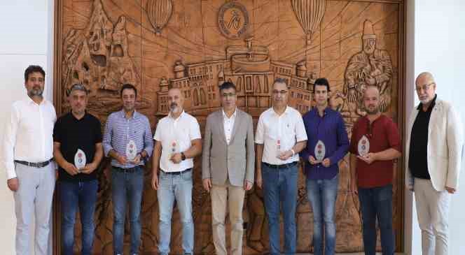 Akademik personellere Rekt&ouml;r Aktekin&rsquo;den &ouml;d&uuml;l
