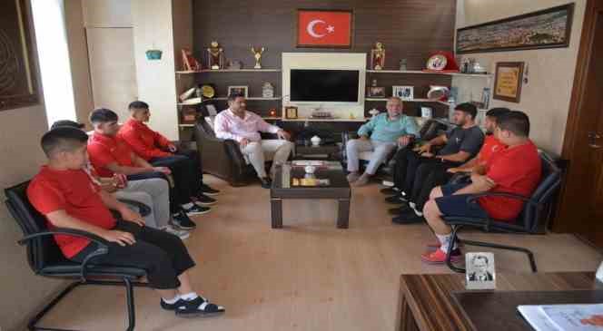 Tokat&rsquo;ta şampiyon g&uuml;reş&ccedil;ilere altın &ouml;d&uuml;l&uuml;
