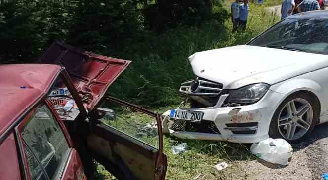 Bolu’da ormanda çilek toplamak için park edilen araç kazaya sebep oldu: 2 yaralı
