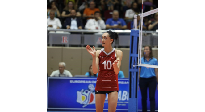 Milli yıldız Selinay Ak&ccedil;in, Manisa BBSK&rsquo;de
