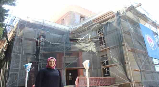 Atat&uuml;rk&rsquo;&uuml;n vasiyetini yazdığı 133 yıllık k&ouml;şkte restorasyon &ccedil;alışmaları titizlikle s&uuml;r&uuml;yor
