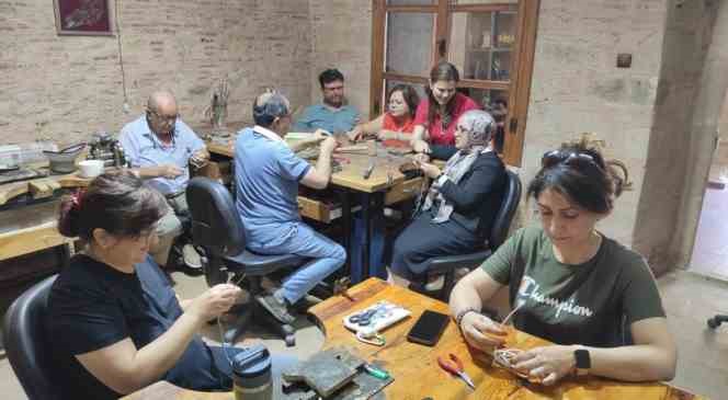 5 bin yıllık sanatın yeni ustaları Manisa’da yetişiyor