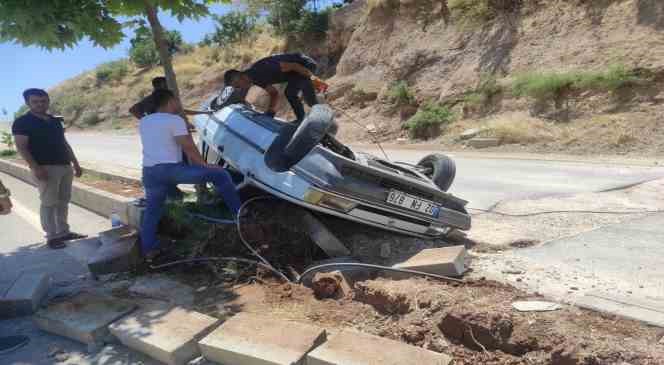 Kontrolden çıkan otomobil takla attı: 4 yaralı