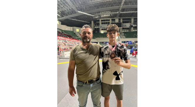 Eren &Ouml;zkaya, T&uuml;rkiye &uuml;&ccedil;&uuml;nc&uuml;s&uuml; oldu
