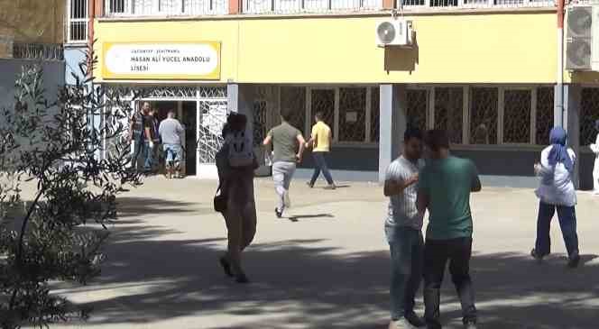 KPSS’ye geç kalmak üzereyken, motosikletli esnafın yardımıyla sınava yetişti
