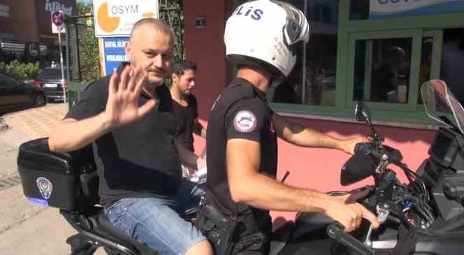 Sınava ge&ccedil; kalan adayı okula motosikletli Yunus ekibi ulaştırdı
