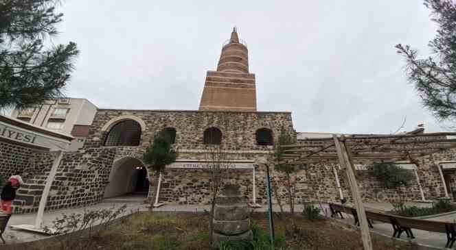 Tarihi 10 bin yılara dayanan Cizre, onlarca k&uuml;lt&uuml;rel mirasa ev sahipliği yapıyor
