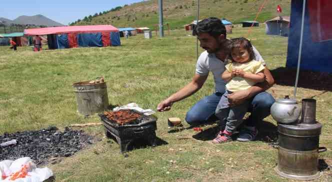 Sıcaktan bunalan dağa kaçtı