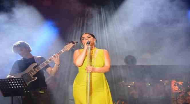 Zara, &Uuml;nye&rsquo;de sahne aldı
