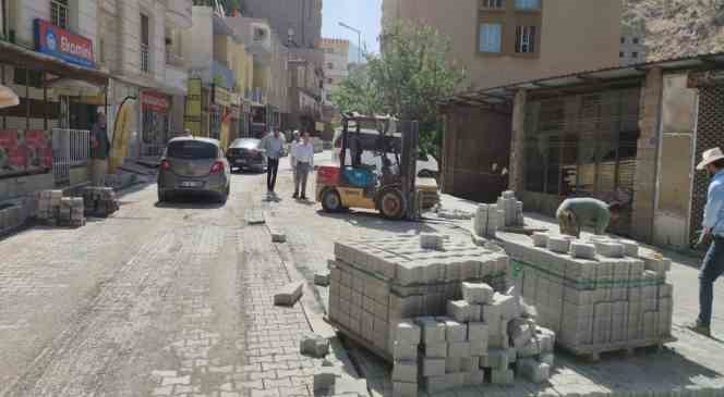 Uludere Belediyesi&rsquo;nin yol &ccedil;alışmaları devam ediyor
