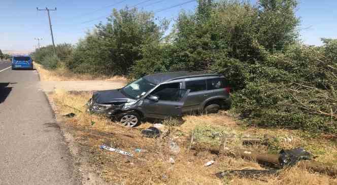 Elazığ’da otomobil şarampole uçtu: 4 yaralı