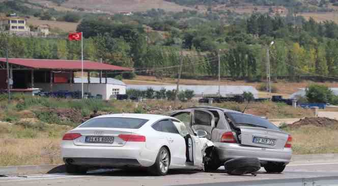 Çarptığı aracı 35 metre sürükledi, 1 kişi hayatını kaybetti