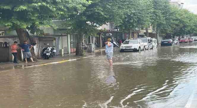 Tokat’ta etkili olan sağanak yağış hayatı olumsuz etkiledi