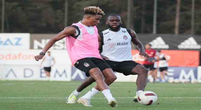 Beşiktaş, Tirana ma&ccedil;ı hazırlıklarını s&uuml;rd&uuml;rd&uuml; 