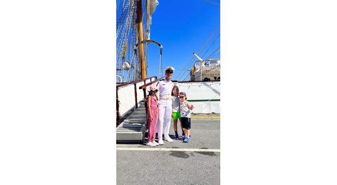 B-KidZanian üyeleri, Meksika donanma gemisini ziyaret etti