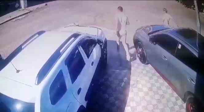 Adana’da 5.5 büyüklüğündeki deprem anı kameraya yansıdı