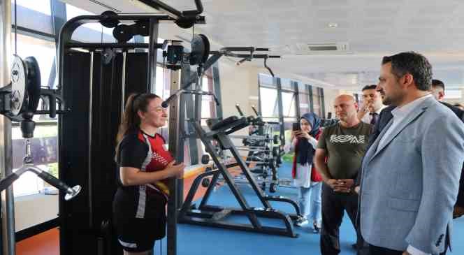 Bakan Yardımcısı Eminoğlu Erzincan&rsquo;da gen&ccedil; sporcularla buluştu
