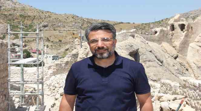 Depremde hasar g&ouml;ren Yeni Kale&rsquo;de restorasyon başladı
