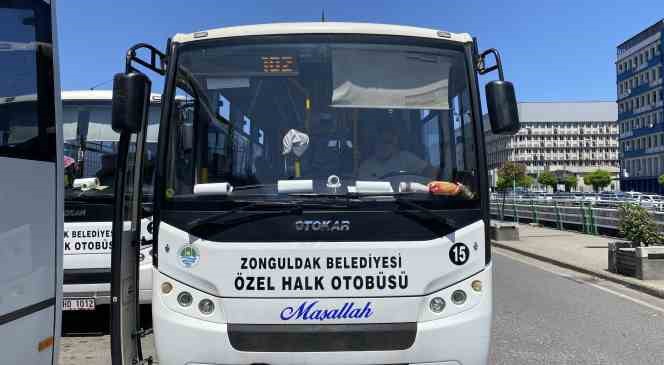 Astığı yazıyla hem yolcularının hemde kendisinin keyifli bir yolculuk yapmasını sağladı
