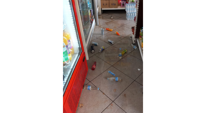 Adana’da 5.5 büyüklüğündeki deprem anı kameraya yansıdı