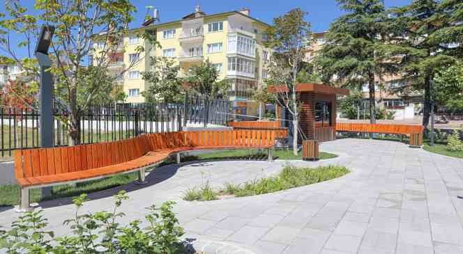 Niğde Belediyesi’nden Parklara Büfe Kütüphane