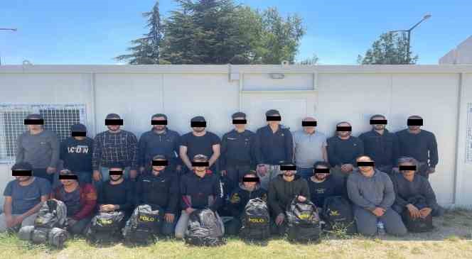 Kırklareli’nde 299 düzensiz göçmen, 6 organizatör yakalandı