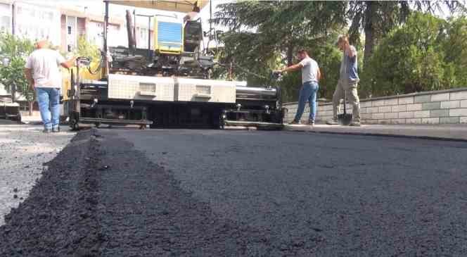 Asfalt iş&ccedil;ilerinin "180 derece sıcakla" m&uuml;cadelesi
