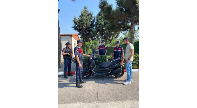 Emre Bulut, çalınan motosikletini jandarmadan teslim aldı