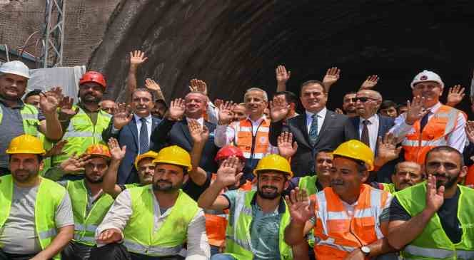 Yeniköprü-Yüksekova tünelinde ışık göründü