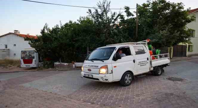 Uşak Belediyesinin ila&ccedil;lama &ccedil;alışmaları devam ediyor
