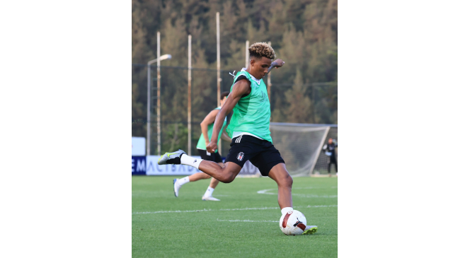 Beşiktaş, Tirana ma&ccedil;ı hazırlıklarını s&uuml;rd&uuml;rd&uuml;
