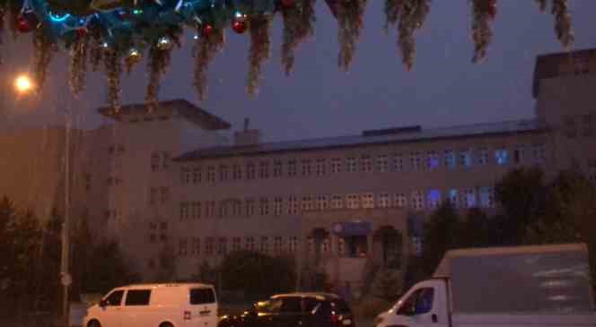 Kars&rsquo;ta şimşekler g&ouml;ky&uuml;z&uuml;n&uuml; aydınlattı
