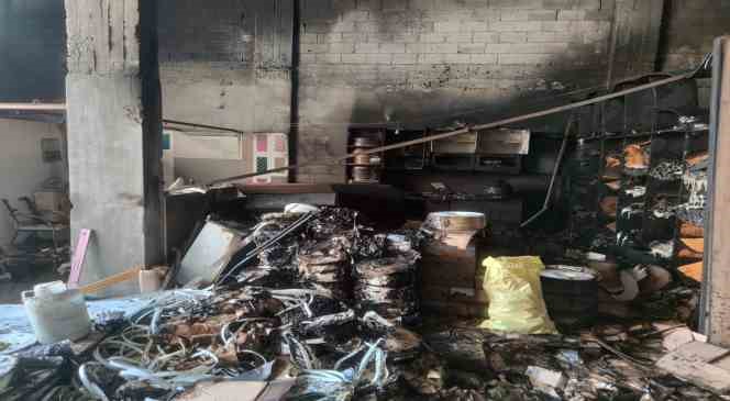 Mardin&rsquo;de mobilya deposunda yangın
