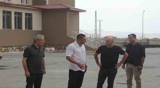 Doğubayazıt&rsquo;ta sel felaketinin ardından eğitim kurumları incelendi
