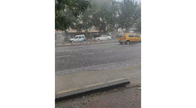 Kovancılar’da sağanak ve dolu etkili oldu