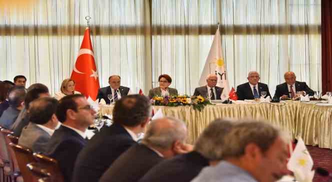 İYİ Parti Genel Başkanı Akşener, Ankara’da milletvekilleriyle bir araya geldi