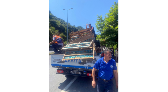 Ka&ccedil;ak yapılar polis eşliğinde yıkıldı

