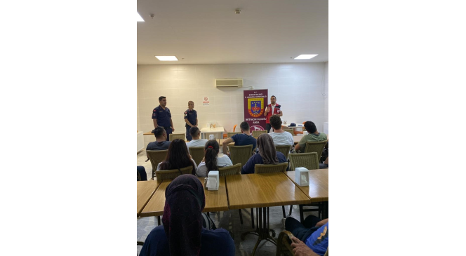 Burdur&rsquo;da jandarma ekipleri vatandaşlara su&ccedil;la m&uuml;cadele eğitimi verdi
