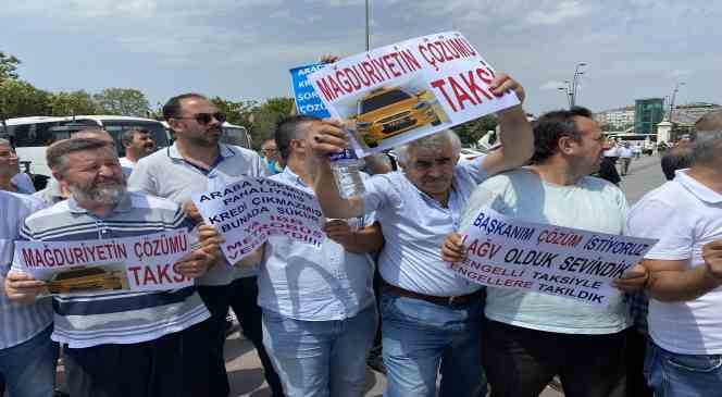 Minib&uuml;s&ccedil;&uuml;lerden İBB Başkanı Ekrem İmamoğlu&rsquo;na "taksiye d&ouml;n&uuml;ş&uuml;m" tepkisi
