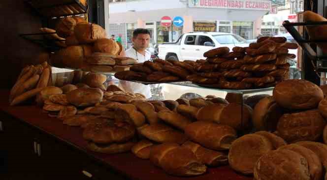 Kavurucu sıcaklarda fırıncıların 200 dereceyi bulan fırında ekmek mücadelesi