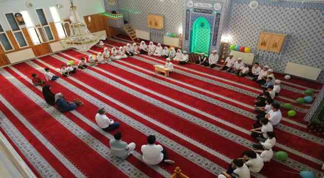 Müftüden Kur’an kursu öğrencilerine aşure ikramı