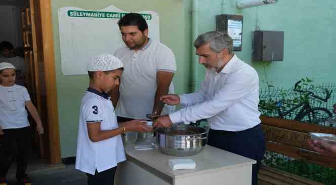 Müftüden Kur’an kursu öğrencilerine aşure ikramı