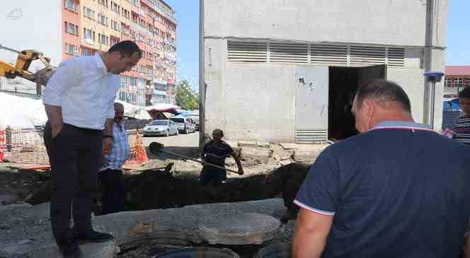 Başkan Ekim parke d&ouml;şeme ve alt yapı &ccedil;alışmalarını yerinde inceledi
