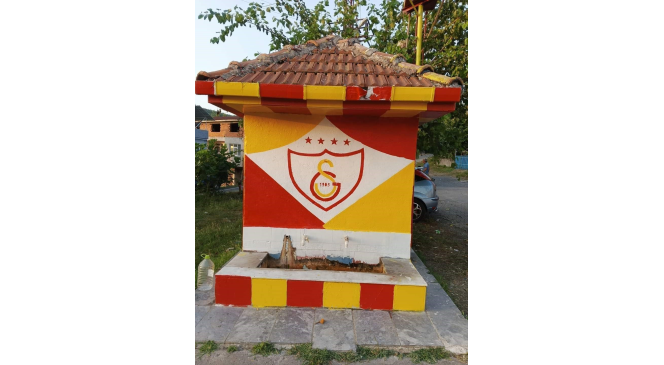 26 yıldır s&uuml;ren gelenek, bu yıl Galatasaray&rsquo;ın renklerine boyandı
