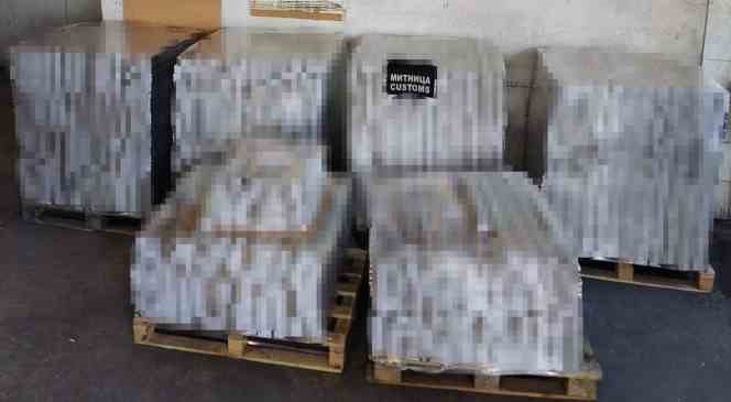 Bulgaristan gümrüğünde 35 bin 800 paket sigara elle geçirildi