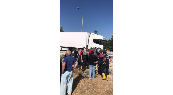 Burdur&rsquo;da tırla &ccedil;arpışan otomobil takla attı, s&uuml;r&uuml;c&uuml;n&uuml;n burnu bile kanamadı

