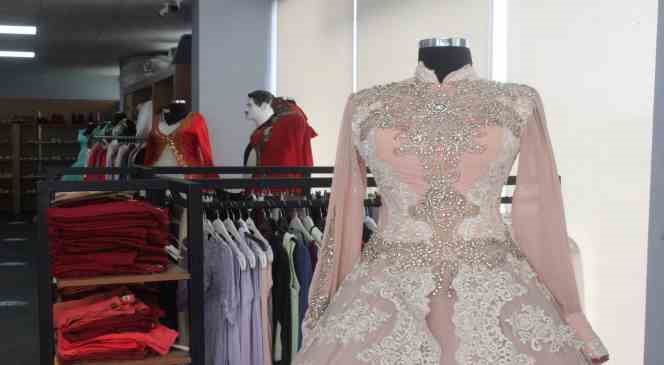 Tekkeköy'de gelinlik ve damatlıklar Hayır Çarşısı'ndan