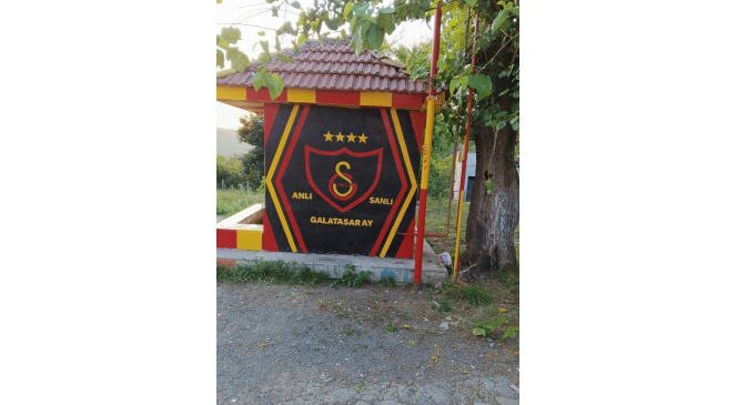 26 yıldır süren gelenek, bu yıl Galatasaray’ın renklerine boyandı